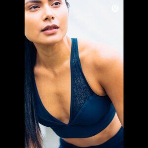 NWOT Lululemon Lace Cut Out Sports Bra - Size 6